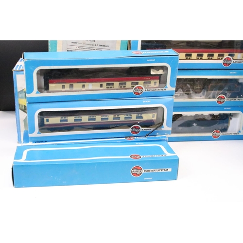 41 - Collection of boxed Airfix OO gauge model railway to include 3 x locomotives (54100-6 A1A A1A Class ... 