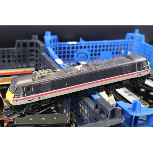 60A - 16 OO gauge locomotives to include boxed Airfix Pendennis Castle, boxed Airfix 54143-0 0-4-2 1400 Cl... 