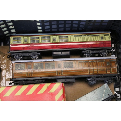 60A - 16 OO gauge locomotives to include boxed Airfix Pendennis Castle, boxed Airfix 54143-0 0-4-2 1400 Cl... 