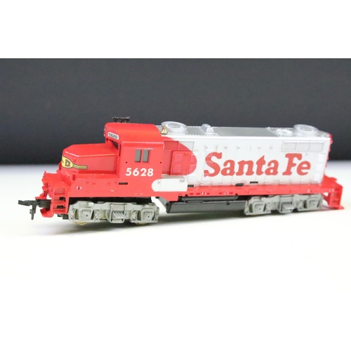 68 - Four boxed HO gauge locomotives to include 2 x Lionel (5-5613 Canadian National Alco & 5-5511 Grand ... 