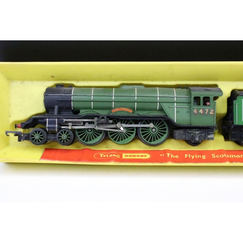 69 - Three boxed Triang / Hornby OO gauge locomotives to include R051 GWR 0-6-0 PT, R152 0-6-0 Diesel Shu... 