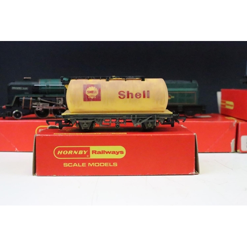 71 - Boxed Hornby R758 BR Hymek Diesel Hydraulic Locomotive, a Triang R758 BR D7063 plus 5 x boxed Hornby... 