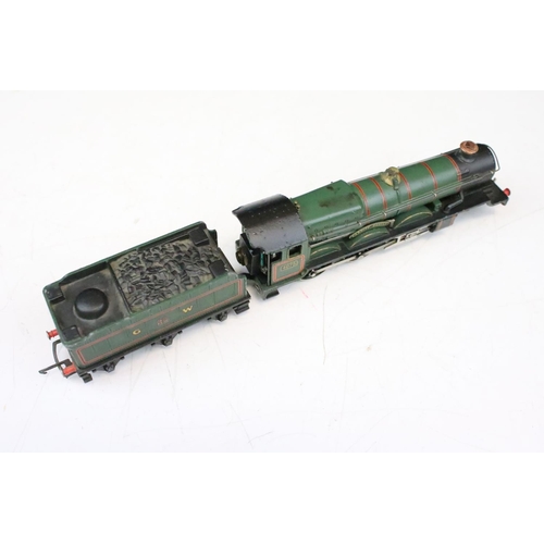 73 - Two boxed Triang Wrenn OO gauge locomotives to include W2222 Devizes Castle GWR and W2221 Cardiff Ca... 