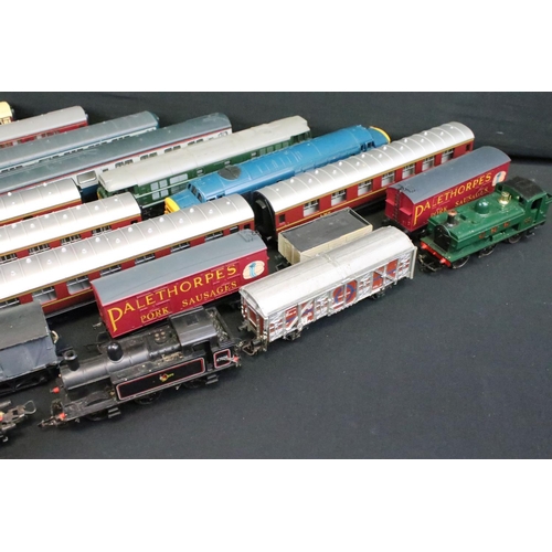 81 - Around 40 OO gauge items of rolling stock to include coaches, wagons and vans featuring Triang, Main... 