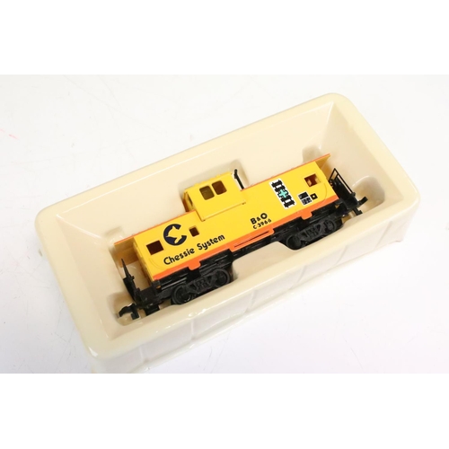 82 - Three boxed Bachmann 5 HO gauge items to include 61600 EMD F9 Diesel Loco & Caboose Set, 46214 Duel ... 