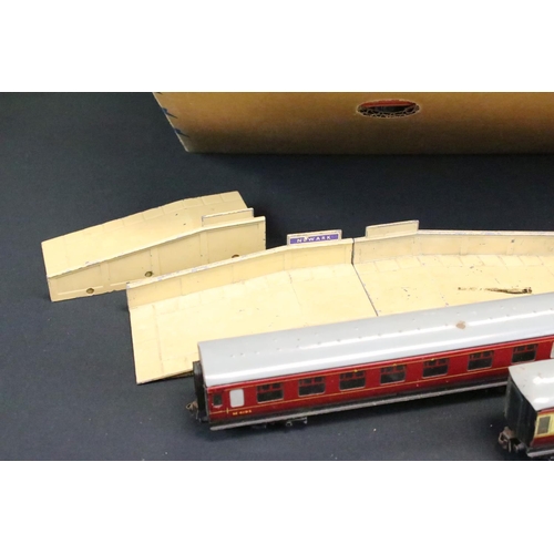 93 - Quantity of Hornby Dublo model railway to include boxed Set 2016 0-6-2 Tank Goods Train containing l... 