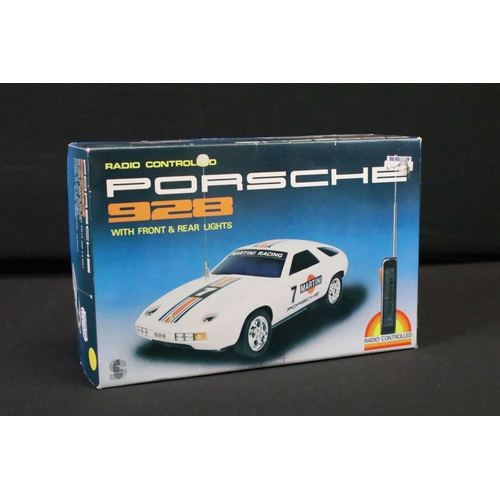 364 - Collection of six boxed plastic model kits to include 1:25 scale Revell XK-E Jaguar (unbuilt), 1:200... 