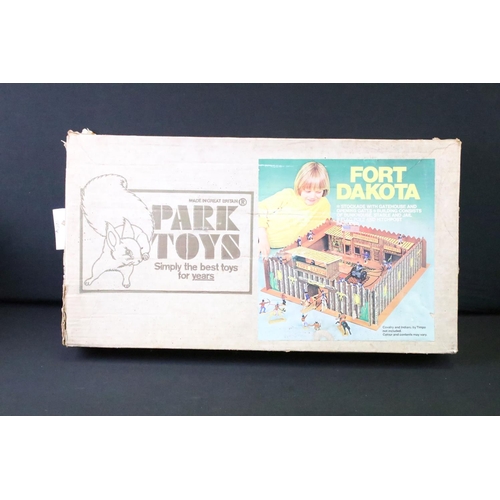 365 - Collection of boxed/ carded toys and games to include Park Toys Fort Dakota, Battle-Field, Cherilea ... 