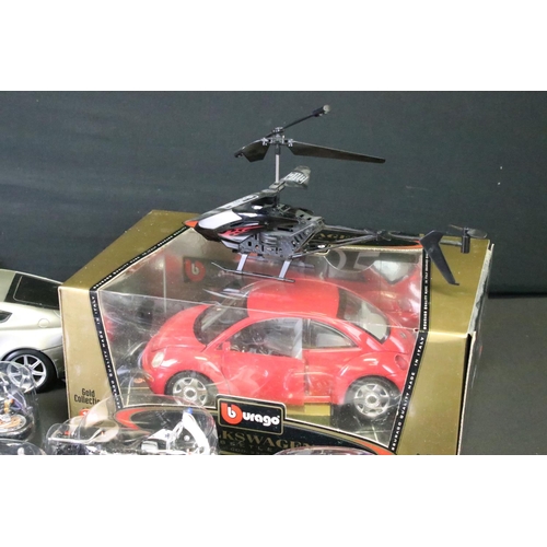 380 - 15 Cased Maisto diecast & plastic model motorcycles (diecast ex), plus an uncased example; together ... 