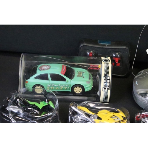 380 - 15 Cased Maisto diecast & plastic model motorcycles (diecast ex), plus an uncased example; together ... 