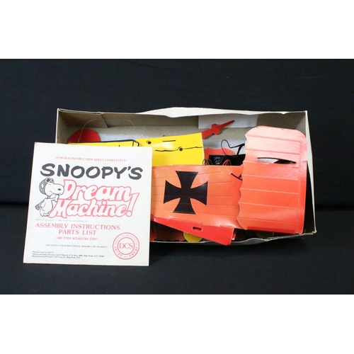 386 - Boxed DCS Snoopy's Dream Machine! (1965) battery-operated motorised display toy, with instructions, ... 