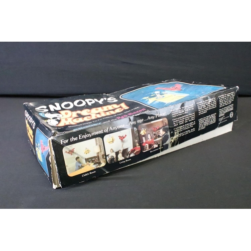 386 - Boxed DCS Snoopy's Dream Machine! (1965) battery-operated motorised display toy, with instructions, ... 