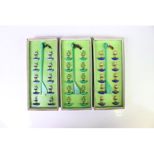 404 - Subbuteo - 12 boxed Subbuteo HW teams to include Santos, Coventry City, Hull City, Middlesbrough, AC... 