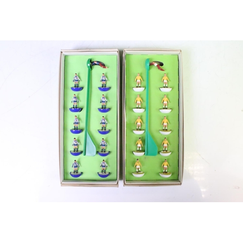 404 - Subbuteo - 12 boxed Subbuteo HW teams to include Santos, Coventry City, Hull City, Middlesbrough, AC... 