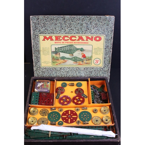 422 - Eight boxed early 20th century Meccano constructions sets / accessory outfits to include set numbers... 