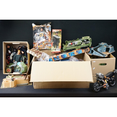 1628 - Action Man - A collection of Hasbro Action Man action figures & accessories, to include Mission 2000... 