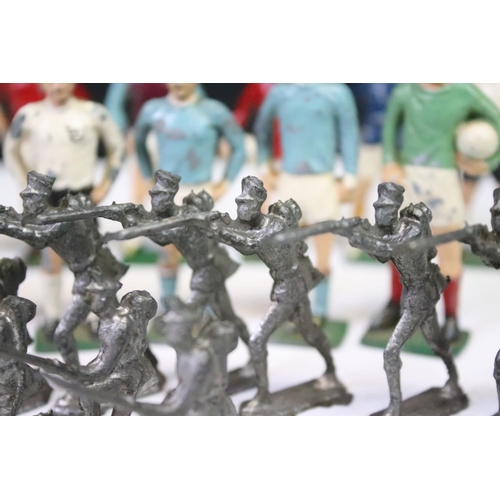 435 - 14 Original Keymen metal football figures to include Best, 2 x Banks (England and Stoke City), Moore... 