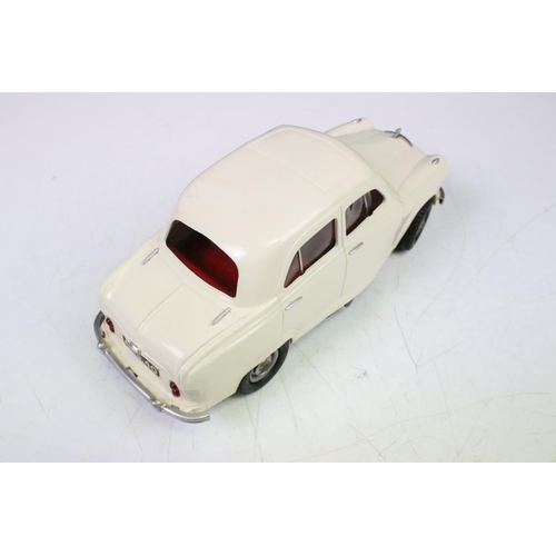 437 - Boxed Victory Models Austin A 40/50 Cambridge battery operated scale model, in Ivory colourway. (Mod... 