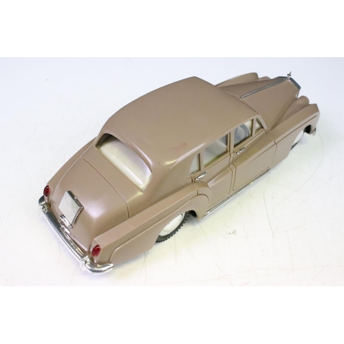 450 - Boxed CN Toys Rolls Royce Silver Cloud 'Bump & Go' battery operated model, no. 10001 (model gd with ... 