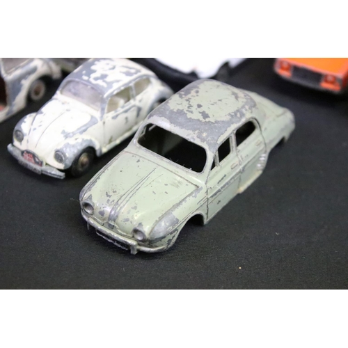 1273 - Quantity of mid 20th C onwards play worn diecast models to include Matchbox, Corgi, Dinky etc featur... 