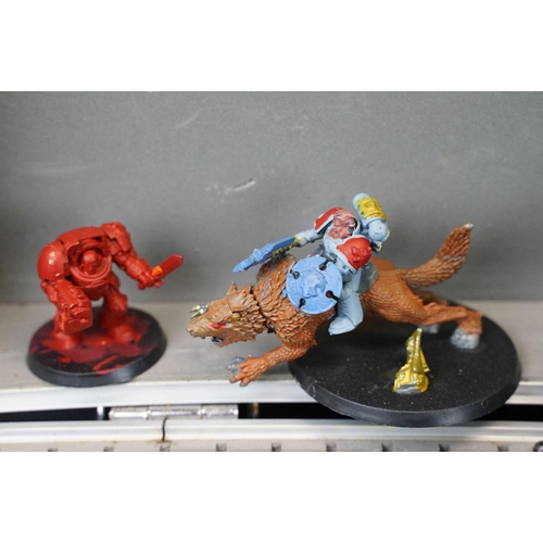 318 - Games Workshop / Fantasy Gaming - Collection of mainly plastic figures from various sets and armies,... 