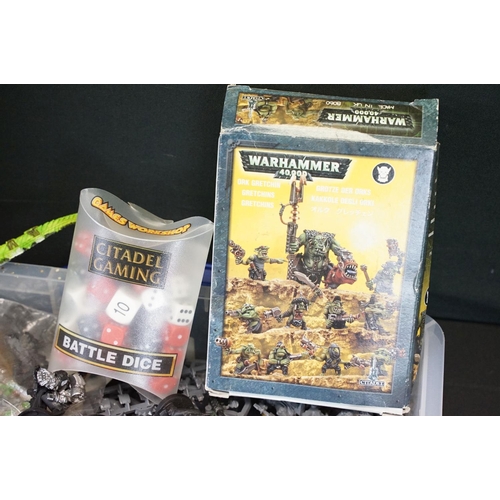 318 - Games Workshop / Fantasy Gaming - Collection of mainly plastic figures from various sets and armies,... 