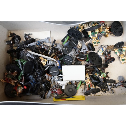 318 - Games Workshop / Fantasy Gaming - Collection of mainly plastic figures from various sets and armies,... 