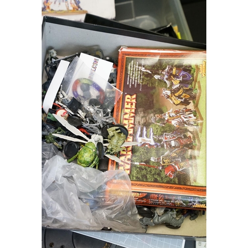 320 - Games Workshop / Fantasy Gaming - Quantity of figures, accessories and scenery to include plastic an... 