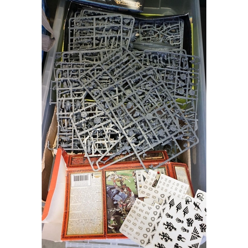 320 - Games Workshop / Fantasy Gaming - Quantity of figures, accessories and scenery to include plastic an... 