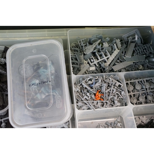 320 - Games Workshop / Fantasy Gaming - Quantity of figures, accessories and scenery to include plastic an... 