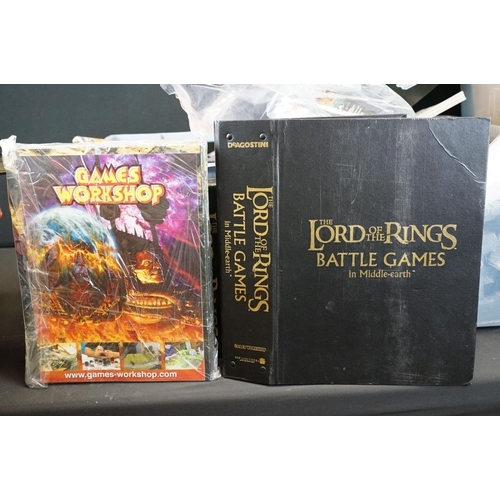 321 - Games Workshop / Fantasy Gaming - Quantity of accessories, scenery and ephemera to include plastic f... 