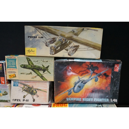 325 - 21 Boxed & unbuilt plastic aircraft model kits, mostly 1:48 to 1:72 scale, to include Frog, Merit, H... 