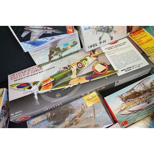 325 - 21 Boxed & unbuilt plastic aircraft model kits, mostly 1:48 to 1:72 scale, to include Frog, Merit, H... 