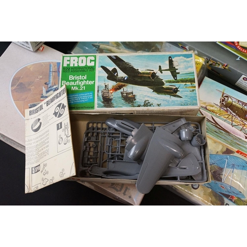 325 - 21 Boxed & unbuilt plastic aircraft model kits, mostly 1:48 to 1:72 scale, to include Frog, Merit, H... 