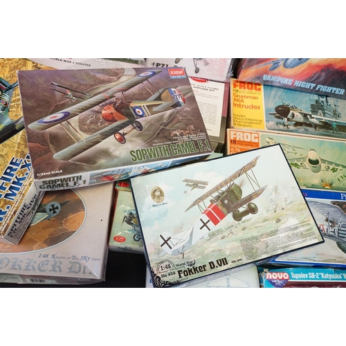 325 - 21 Boxed & unbuilt plastic aircraft model kits, mostly 1:48 to 1:72 scale, to include Frog, Merit, H... 