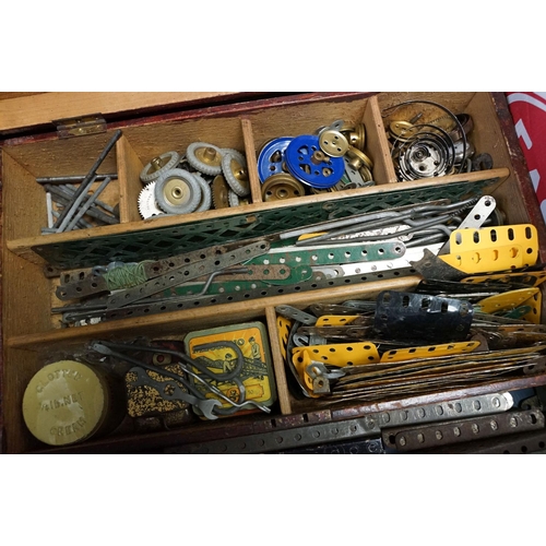 415 - Meccano - Collection of mid 20th C accessories and parts to include clockwork motor, wheels, ephemer... 