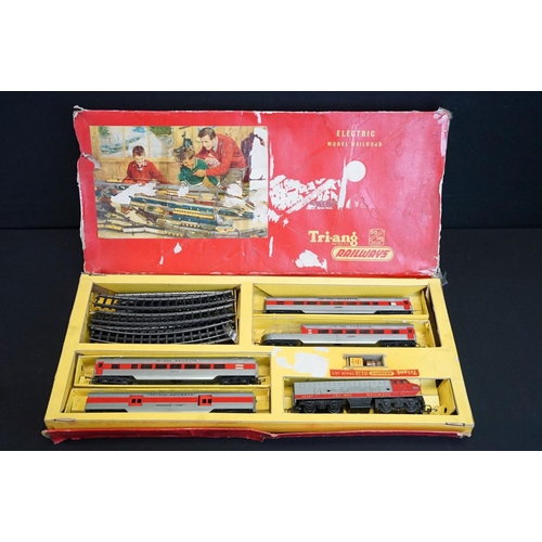 79A - Boxed Triang OO gauge RS13 electric train set, appearing complete within tatty box, plus a boxed Hor... 