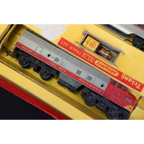 79A - Boxed Triang OO gauge RS13 electric train set, appearing complete within tatty box, plus a boxed Hor... 