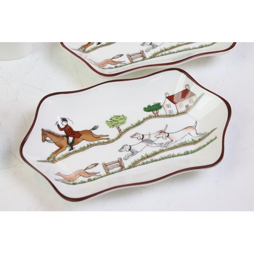 40 - Coalport and Crown Staffordshire 'Hunting Scene' ceramics to include dinner plate, two small plates,... 