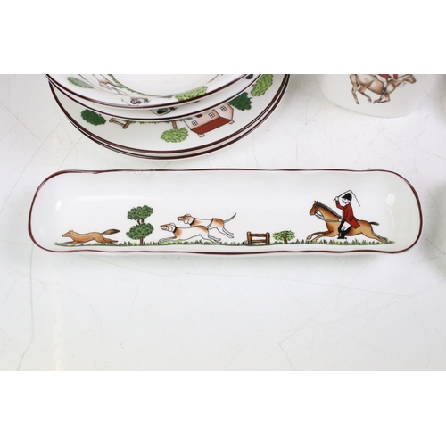 40 - Coalport and Crown Staffordshire 'Hunting Scene' ceramics to include dinner plate, two small plates,... 