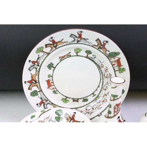 40 - Coalport and Crown Staffordshire 'Hunting Scene' ceramics to include dinner plate, two small plates,... 