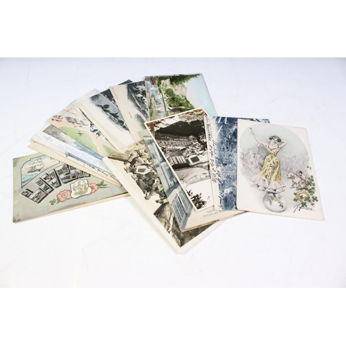 450 - Collection of early to mid 20th century postcards to include black & white and colour examples, feat... 