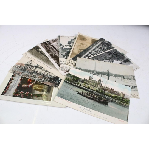 450 - Collection of early to mid 20th century postcards to include black & white and colour examples, feat... 