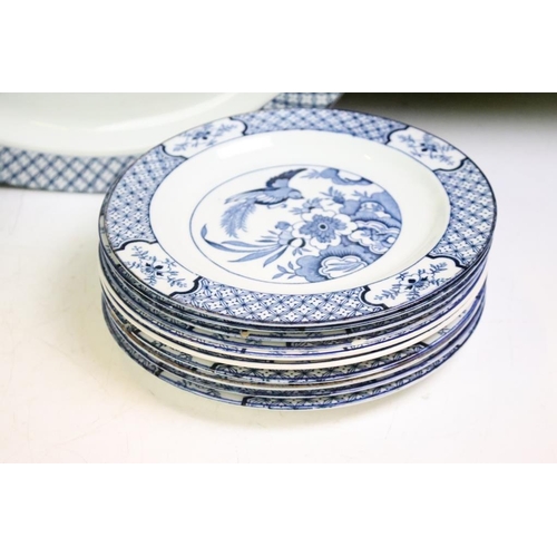 25 - Wood & Sons Yuan pattern blue and white dinner service to include 5 graduating platters, side plates... 