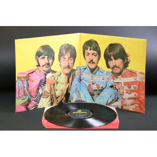 371 - Vinyl - The Beatles Sgt Pepper PMC 7027, The Gramophone Co Ltd and Sold In UK text to label, red/pin... 