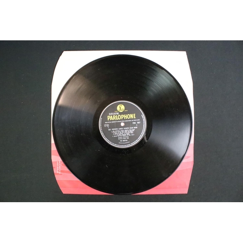 371 - Vinyl - The Beatles Sgt Pepper PMC 7027, The Gramophone Co Ltd and Sold In UK text to label, red/pin... 