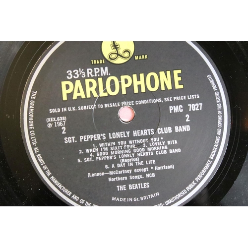 371 - Vinyl - The Beatles Sgt Pepper PMC 7027, The Gramophone Co Ltd and Sold In UK text to label, red/pin... 