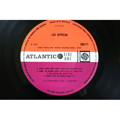 379 - Vinyl - Led Zeppelin self titled LP on Atlantic Records 588171. UK pressing, plum Atlantic labels, 7... 