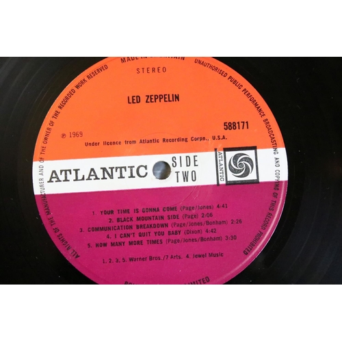 379 - Vinyl - Led Zeppelin self titled LP on Atlantic Records 588171. UK pressing, plum Atlantic labels, 7... 