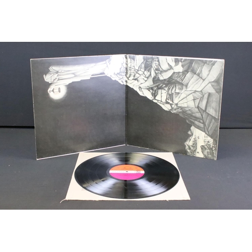 616 - Vinyl - 2 Led Zeppelin UK pressing LPs to include III (2401002 on label 240 1002 on sleeve), plum At... 